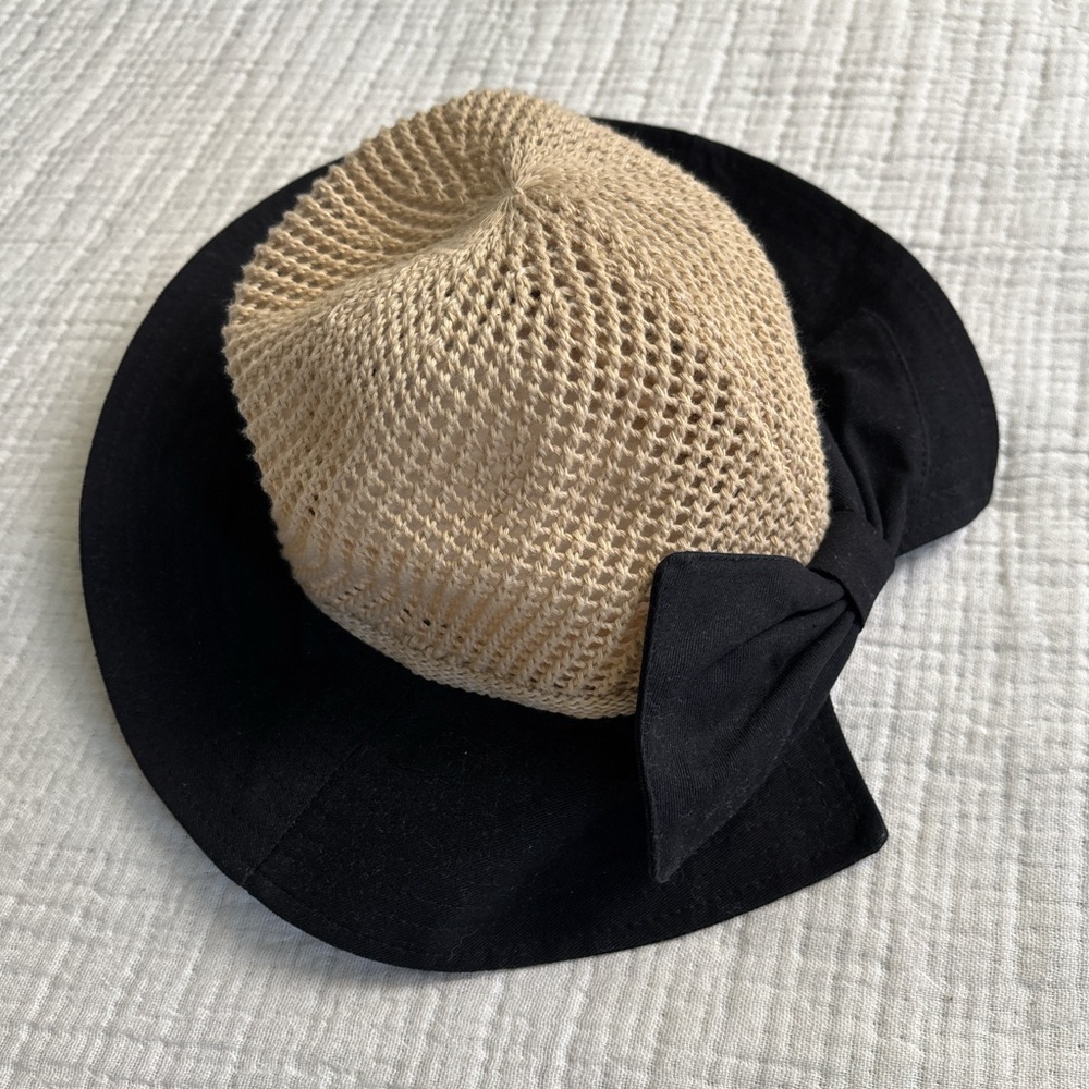 3 / $30 💘 adorable straw hat with black bow detail